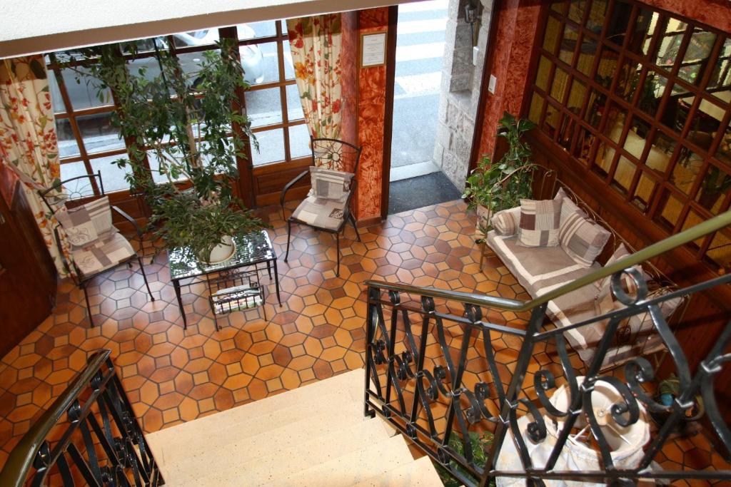 Entraygues-sur-Truyère Hotel Restaurant Des Deux Vallees מראה חיצוני תמונה